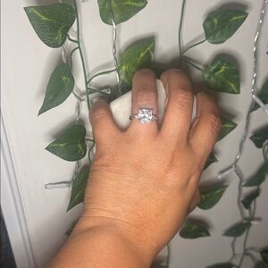 Elegant Silver-Toned Women's Ring